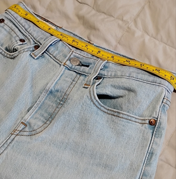 Levi's Premium 501 | EUC Original HighRise Cropped Jeans | Light Wash | Size 26 - Picture 5 of 16